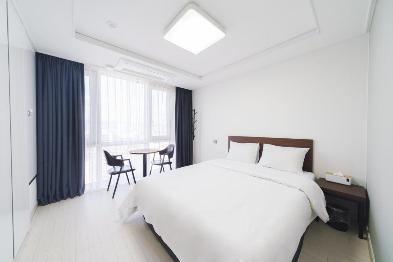 The Venezia Suite Hotel Chuncheon Exterior foto